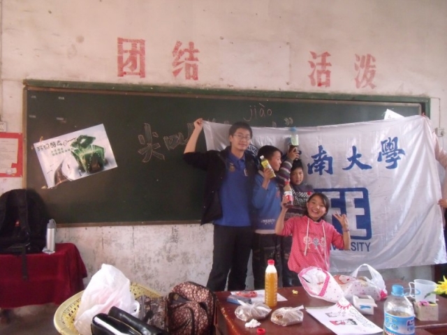 我们和小朋友们很开心