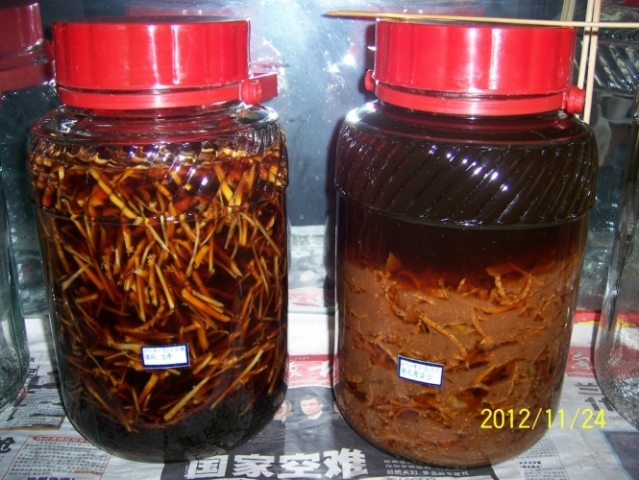右边的是第一瓶，左边的是第二瓶